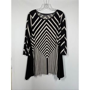 Coco Bianco shark bite black white top size small